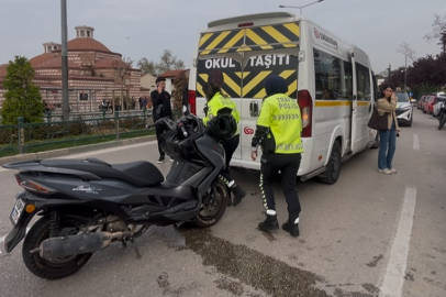 Bursa’da motosiklet işçi servisine çarptı