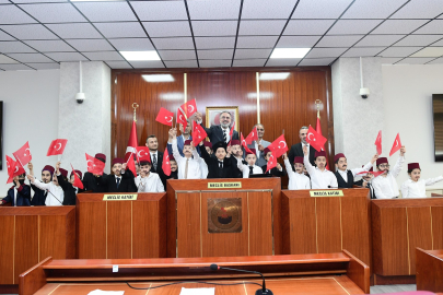 Kestel Belediyesi Meclis Salonu'nda miniklerden tarihi canlandırma