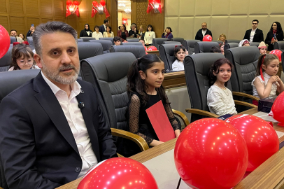 Bursalı çocuklar başkanlık ve meclis koltuklarını devraldı