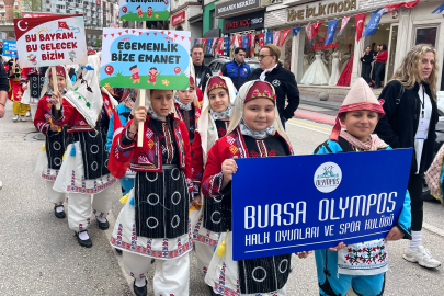 Bursa'da 23 Nisan korteji