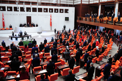 Doğum izni ve sosyal medyaya 15 yaş düzenlemesi TBMM’de kabul edildi