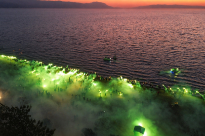 İznik sahili yeşil-beyaza boyandı