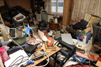 Osmangazi'de temizlenen çöp evden 1 kamyon çöp çıktı