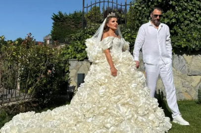 55 yaşındaki astrolog Nuray Sayarı ikizlere hamile