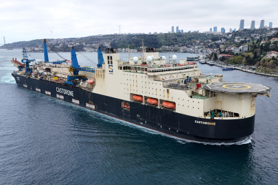 Dev gemi Boğaz'dan geçti