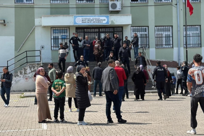 Okul önünde silah sesleri: Öğrenciler tahliye edildi