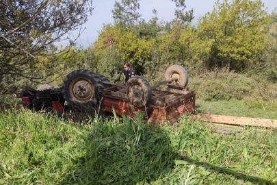Erdek'te devrilen traktörün altında kalan tarım işçisi hayatını kaybetti