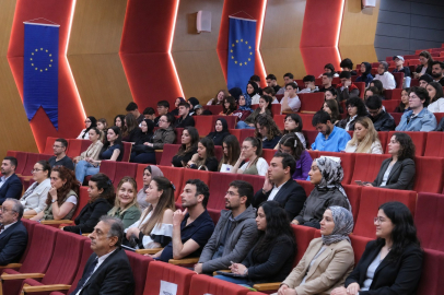 Avrupa fırsatları üniversite öğrencileriyle buluştu