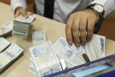 Emekli bayram ikramiyeleri hesaplara yatmaya başladı! Kim, hangi gün ikramiye alacak?