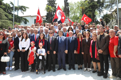 CHP Bursa'dan Heykel Atatürk Anıtı'nda 19 Mayıs kutlaması