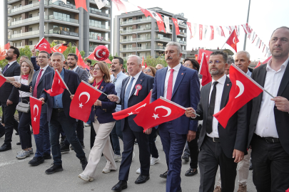 Nilüfer’de binlerce kişi Cumhuriyet için yürüdü