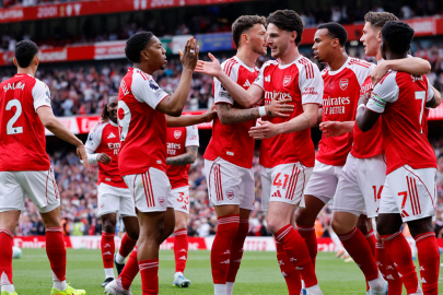 Arsenal Premier Lig’de 22 yıl sonra şampiyon