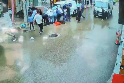 Bursa'da kamyonetin altında kaldılar, yürüyerek taburcu oldular