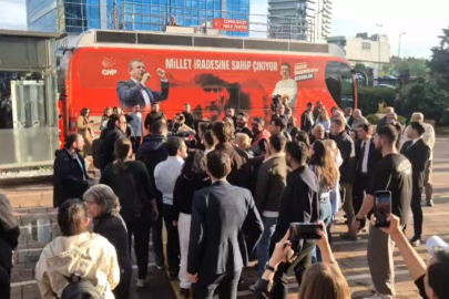 CHP Genel Merkezi önünde partililer: 'Satılmış Kemal'