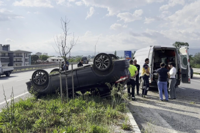 Kontrolden çıkan otomobil takla attı; 3 yaralı