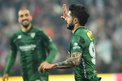 Bursaspor'da iç transfer: Barış Gök ile sözleşme yenilendi