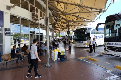 Terminalde yarım kilo altını unuttu, polisler buldu