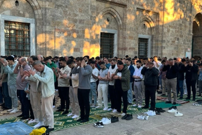Bursa'da camilerde bayram coşkusu