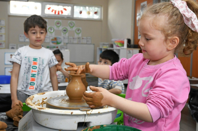 Osmangazi kreşlerinde çocuklar toprağa şekil vermeyi öğreniyor
