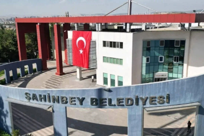 AKP'li belediye bir buket çiçeğe 10 bin TL harcamış!