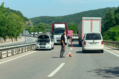 Arızalanan otomobil, Yalova-Bursa karayolunu kilitledi