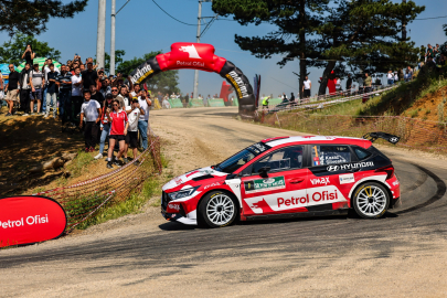 Bursa Rallisi'ni Kerem Kazaz kazandı