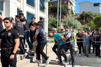 Helikopter ve özel harekat destekli baskın sonrası 29 şüpheli adliyeye getirildi