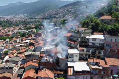 Bursa’da 4 ev alevlere teslim oldu