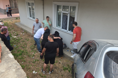 Otomobil apartman bahçesine uçtu, faciadan dönüldü
