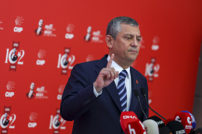 Özel'in öncelikli planı CHP'de kalmak