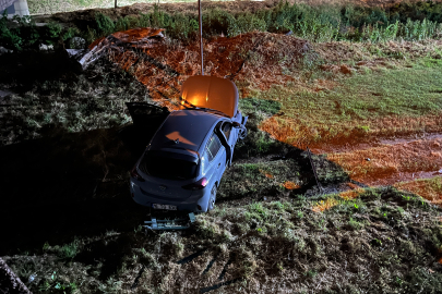 Bursa'da otomobil dereye uçtu!