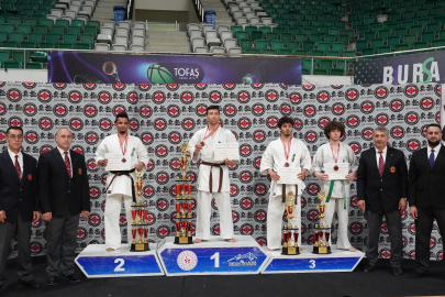 4 ülkeden gelen 180 sporcu, Bursa’daki Kyokushin Kupası’nda buluştu
