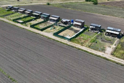 Uluabat Gölü çekildi, hobi evleri ortaya çıktı