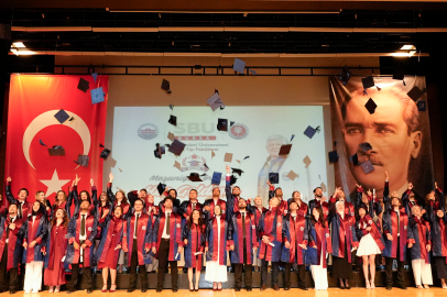 SBÜ Bursa Tıp Fakültesi ilk mezunlarını verdi