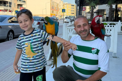 Onları görenler dönüp bir daha bakıyor