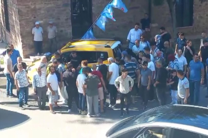Otobüse binecekken taksinin altında kaldı