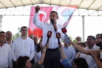 Özgür Özel Bayındır’da üreticilerle buluştu