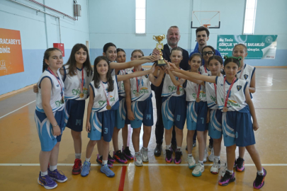 Karacabey Belediyespor'da kupa sevinci