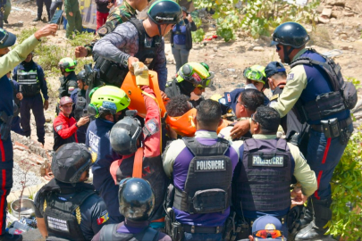 Venezuela'da enkaz altındaki çocuk 6 saatlik operasyonla kurtarıldı