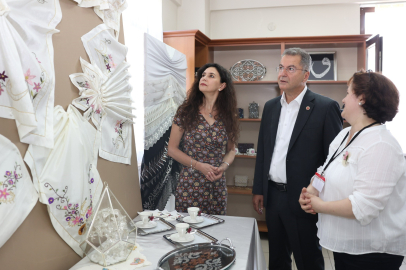 Kursiyerlerinden el emeği göz nuru sergi