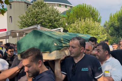 Kaza yapan vatandaşa yardım etmek isterken akıma kapılarak ölen genç toprağa verildi