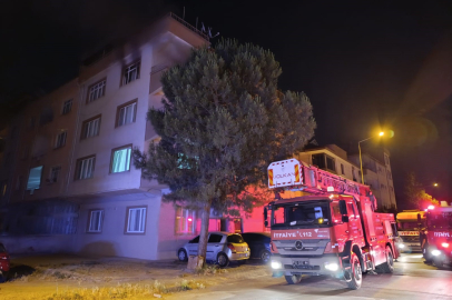 İnegöl'de apartman dairesinde çıkan yangın paniğe neden oldu