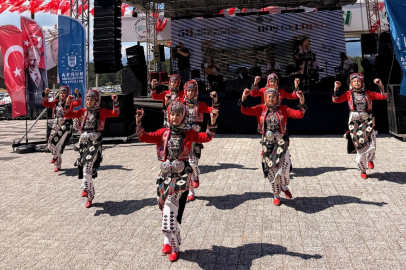 Yenişehir Halk Dansları Topluluğu, Kocayayla Şenlikleri'nde ayakta alkışlandı