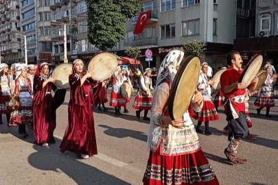 Altın Karagöz korteji Bursa sokaklarını renklendirdi