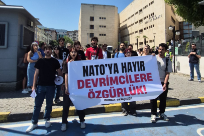 Bursa'da NATO gözaltılarına tepki: Gençler Adliye önünde açıklama yaptı