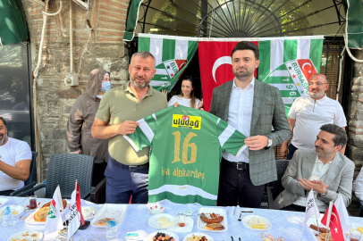 Bursaspor Başkanı Çelik Kapalı Çarşı’da esnafla buluştu