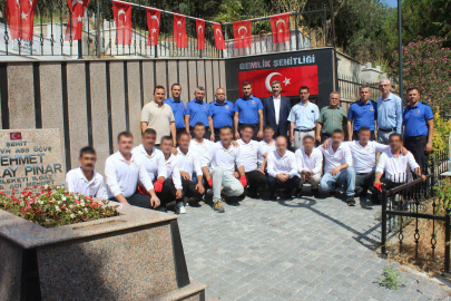 Bursa'da hükümlü ve cezaevi personelinden şehitliğe anlamlı ziyaret