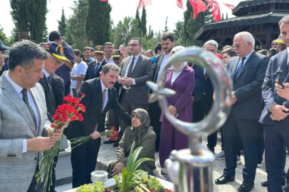 FETÖ darbe kalkışması 10. yılında; Şehitliklerde duygusal anlar