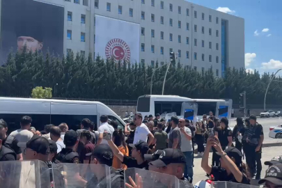 Ankara'da haklarını arayan öğretmenlere yine gözaltı!