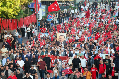 Bursa'da 'Demokrasi ve Bayrak Yürüyüşü'